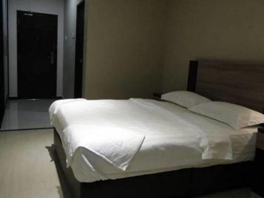 Galaxy Hotel Simpang Ampat  Exterior foto