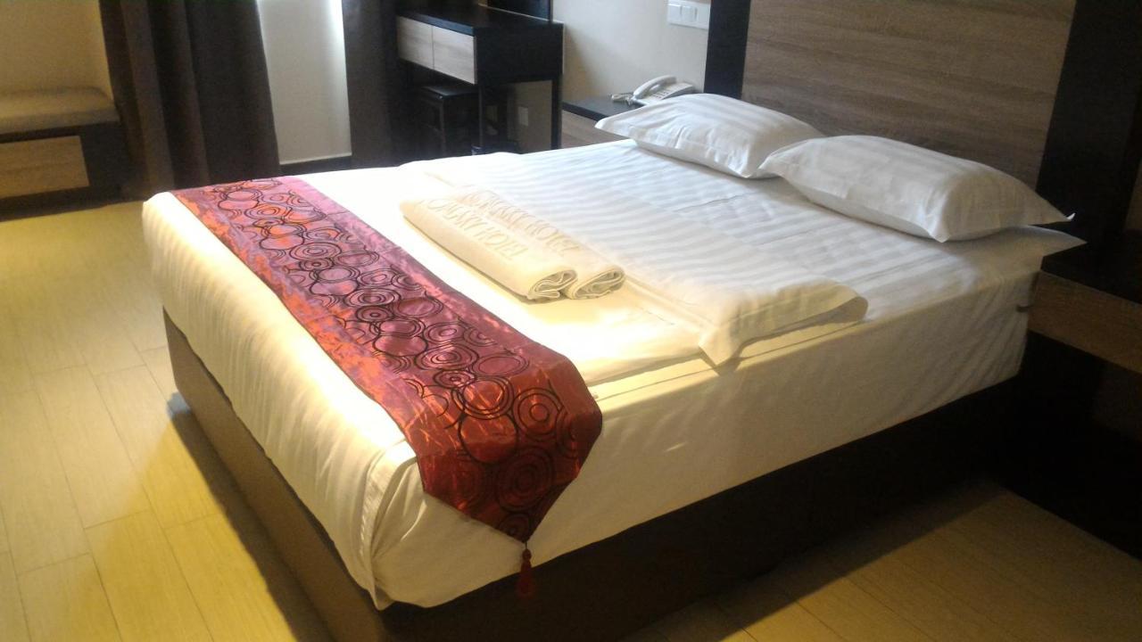 Galaxy Hotel Simpang Ampat  Exterior foto